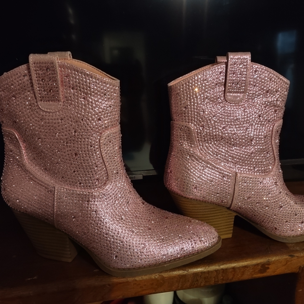 Rhinestone cowgirl boots. Rodeo, sparkle. Girls night out - Picture 5 of 6